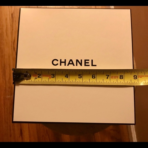 Chanel EMPTY gift box ! PERFECT CONDITION - Picture 7 of 7